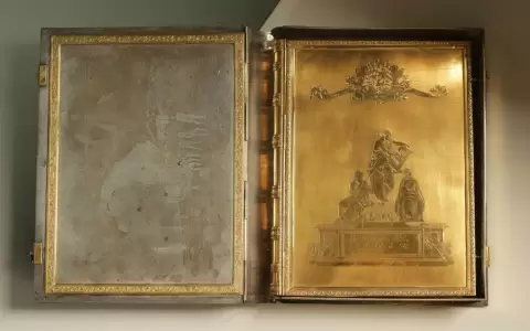 El Libro de Oro que ser� exhibido en la muestra.