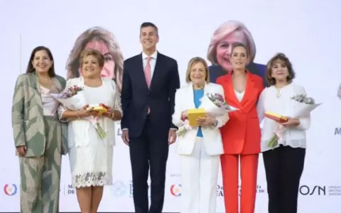 Mujeres destacadas distinguidas por el Gobierno.