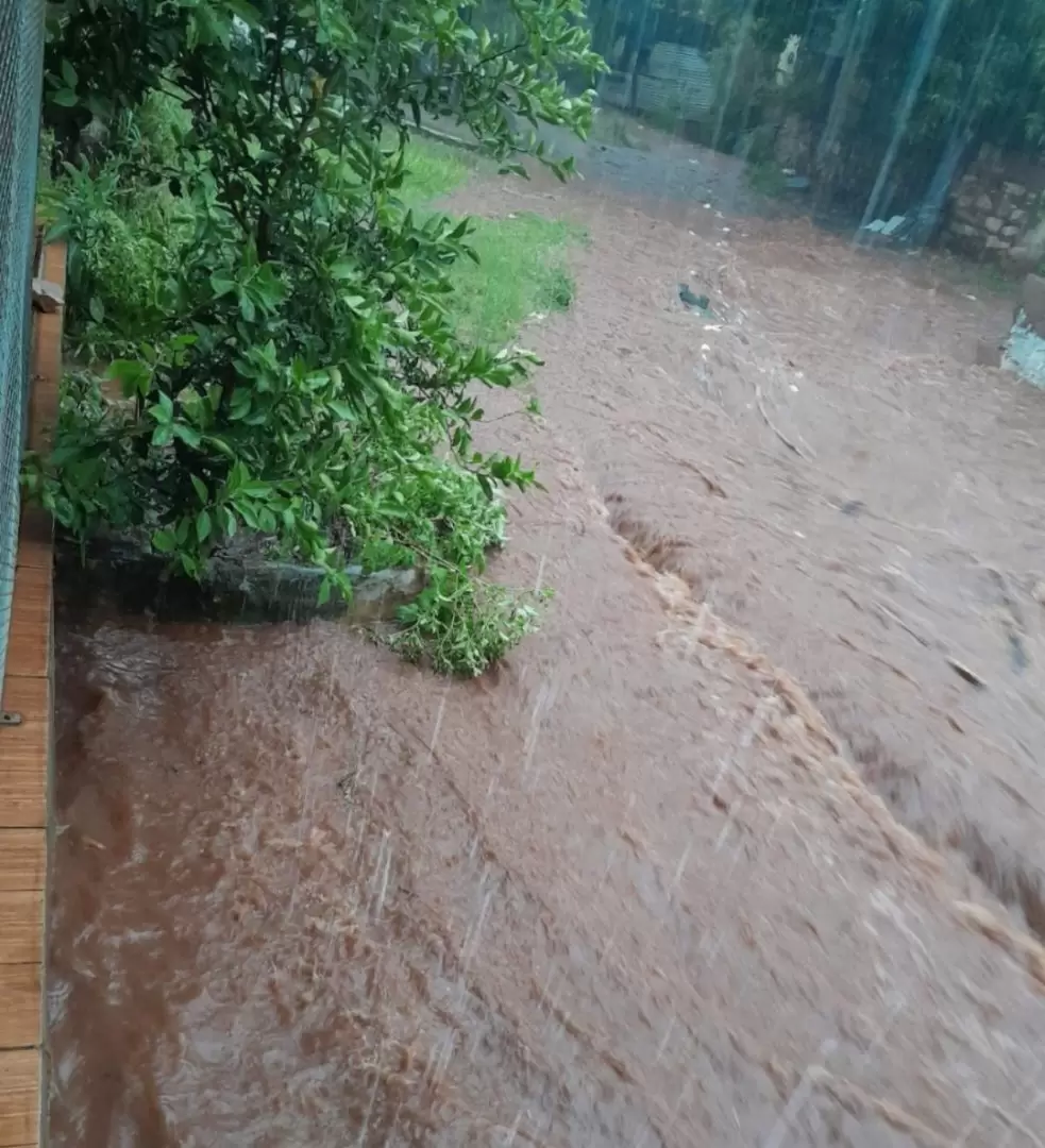 Pobladores del barrio Ypati denuncian el abandono de las calles y el peligro constante que generan los raudales, especialmente en d�as de lluvia.