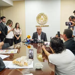 "Como político hay que evitar las ostentaciones", afirma Bachi sobre la fiesta de 15 años de la hija de una gobernadora