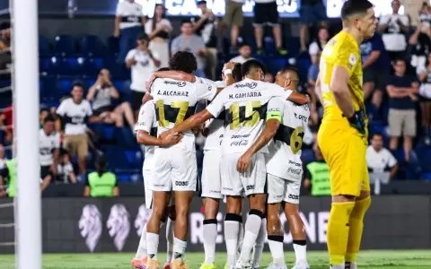 Puntero e invicto: Olimpia tambi�n se queda con el Cl�sico Blanco y Negro