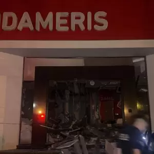 Asalto a banco en Naranjal: explosión en bóveda, billetes entintados y un guardia desaparecido