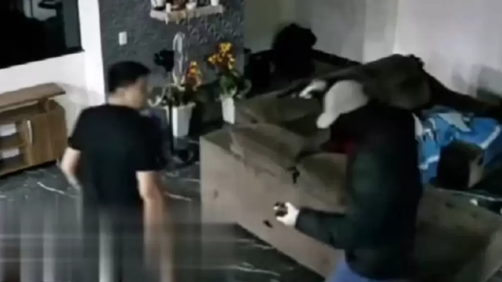 Falsos polic�as irrumpen en vivienda y someten a una familia en Minga Guaz�.