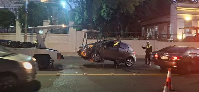 Triple choque y vuelco sobre Mariscal L�pez.