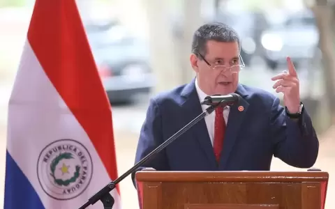Cartes permanece en terapia intensiva tras sufrir convulsiones