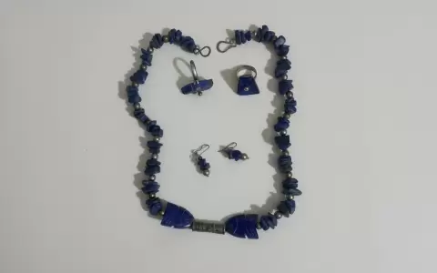 Collar de Lucy Yegros.
