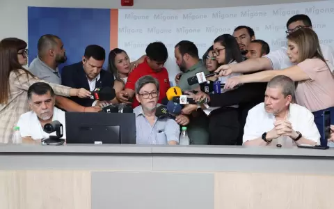 Equipo m�dico tratante a Horacio Cartes. Dr, Julio Borba, Dr. Eugenio B�ez y Dr. Antonio Barrios. Foto: Gentileza.