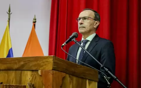 �scar Gonz�lez, ministro de Defensa.