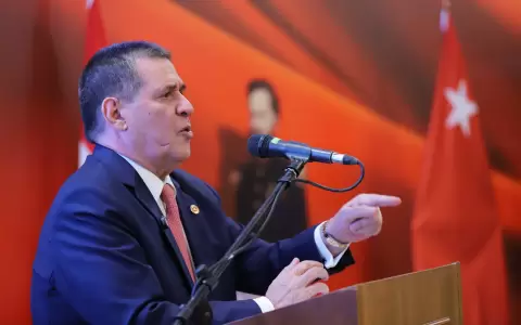 Horacio Cartes.