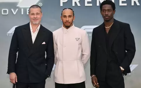 Brad Pitt, Lewis Hamilton, y Damson Idris.