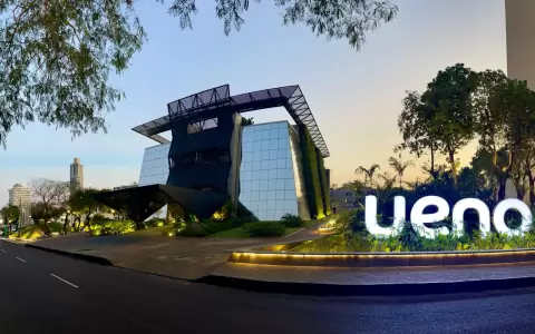 La Matrix de ueno Bank sobre la Avenida Santa Teresa.