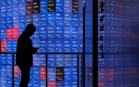 Cotizaci�n que muestra los precios de las acciones del Nikkei 225 en la Bolsa de Tokio el 2 de marzo de 2026.