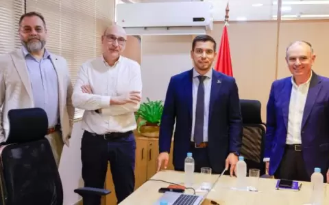 Directivos del grupo espa�ol junto a autoridades del MIC.