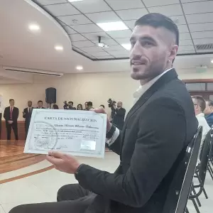 Gastón Olveira ya es paraguayo: juró la nacionalidad y queda habilitado para la Albirroja
