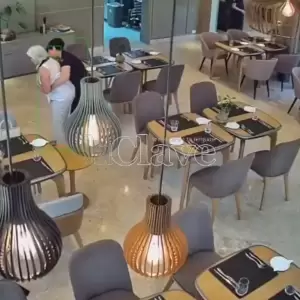 "Me agradeci� por salvar la vida a su mam�", relata moza que asisti� a la madre del presidente