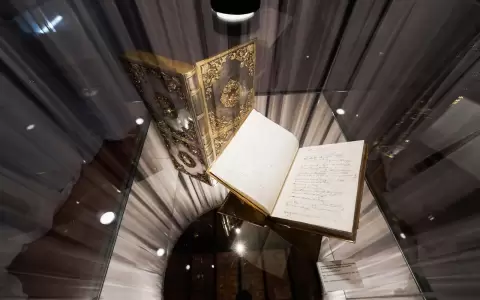 "El libro de oro".