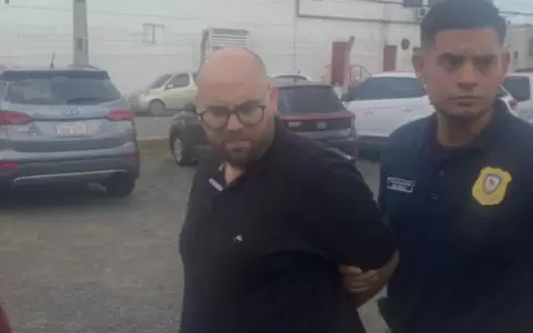 Detuvieron a un m�dico forense en inmediaciones del Shopping Multiplaza, por presunta extorsi�n a un funcionario p�blico.