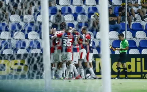 Cerro Porte�o mete su tercer triunfo consecutivo