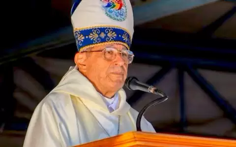Monse�or Ricardo Valenzuela.
