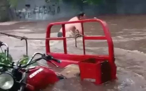 Inundaciones a ra�z de la breve e intensa lluvia.