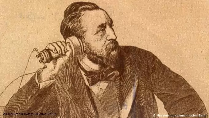 En 1877, Heinrich Stephan prob� el primer modelo de tel�fono dise�ado por Alexander Graham Bell.
Imagen: Museum f�r Kommunikation Berlin