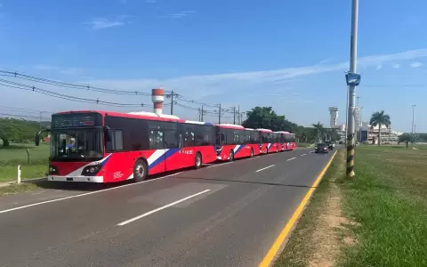Los buses el�ctricos operan con paradas fijas y se�alizadas a lo largo de todo el trayecto.