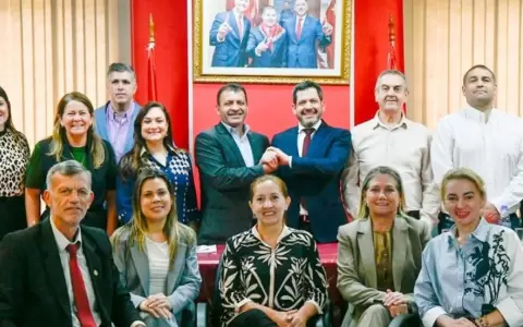 Honor Colorado cambia liderazgo en Diputados: Miguel �ngel Del Puerto asume conducci�n de la bancada m�s numerosa