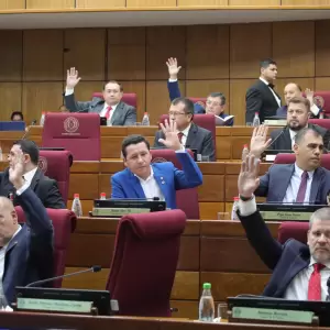 Oficialismo acelera reforma fiscal, pero cede ante exigencias