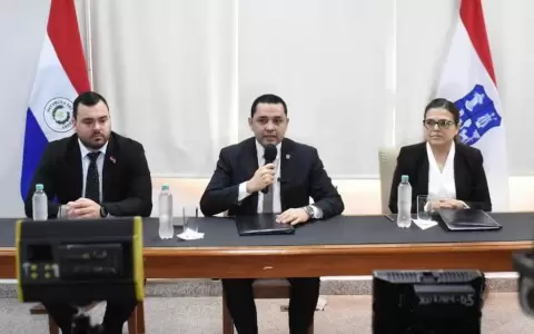 Luis Bello (centro), intendente de Asunci�n.