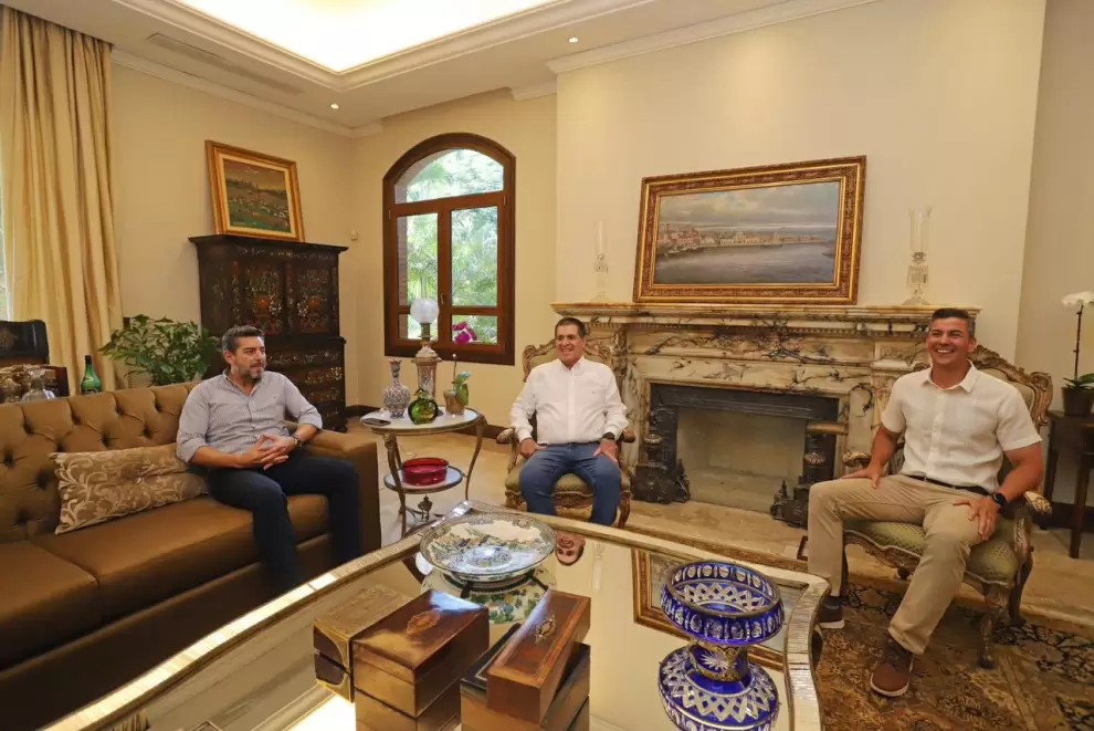 Horacio Cartes reaparece tras su internaci�n.