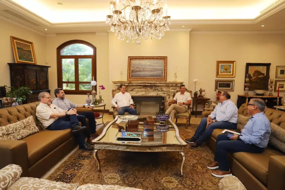 Horacio Cartes reaparece tras su internaci�n.