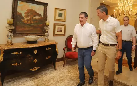 Horacio Cartes reaparece tras su internaci�n.