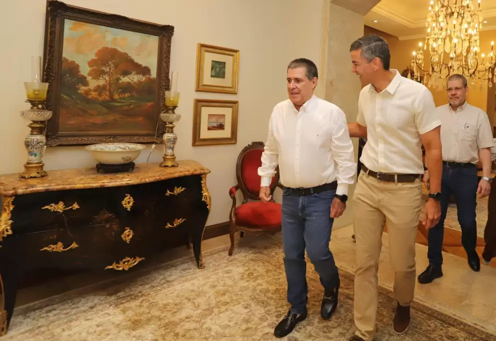 Horacio Cartes reaparece tras su internaci�n.