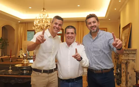 Horacio Cartes reaparece tras su internaci�n.