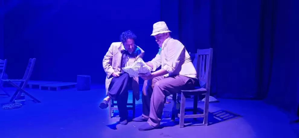 Puesta en escena de  "Dos hombres junto al r�o".