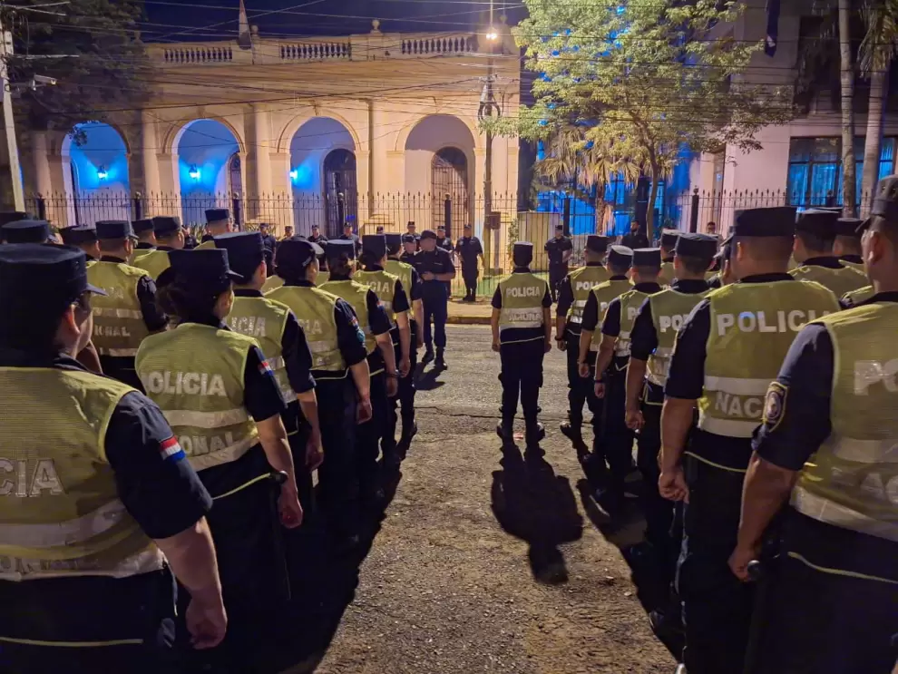Despliegue policial que acompañará la movilización de docentes en Asunción.