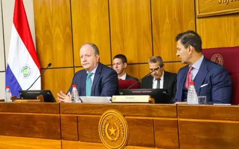 Carlos Fern�ndez Valdovinos y Silvio Beto Ovelar.
