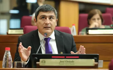 Jos� Oviedo, senador.