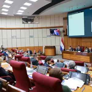 Permiso a Rivas desata acusaciones de inconstitucionalidad