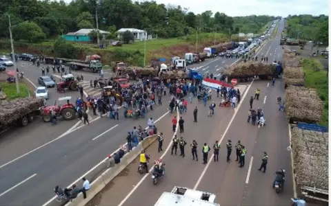 Cierre de rutas en Troche.