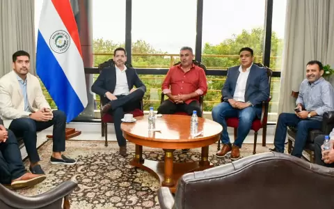 Gremios de docentes se reunieron hoy con diputados.