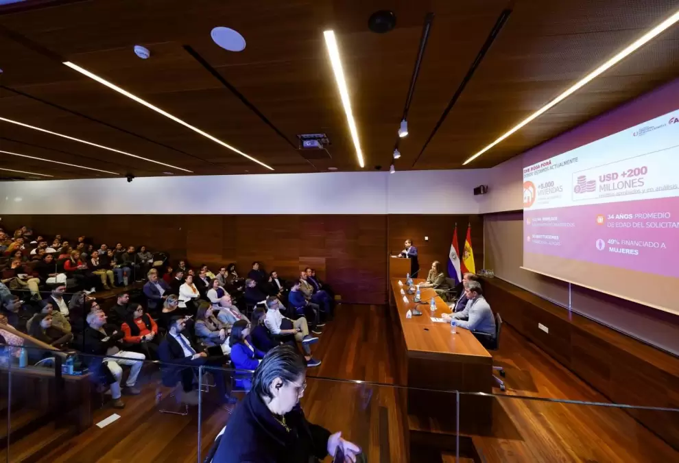 Charla informativa a paraguayos residentes en Espa�a. Foto: Gentileza.