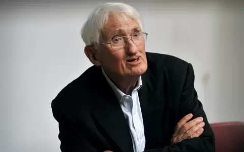 J�rgen Habermas.