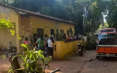 Padres y alumnos denunciaron la desaparici�n de la tesorera escolar.