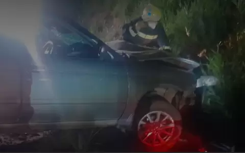 Quiso salvar a su madre de una amenaza armada por parte de su padre y termin� protagonizando un choque.