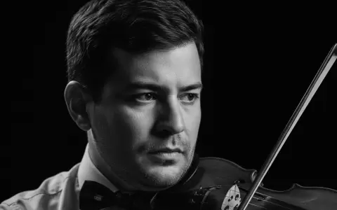 Fernando Aquino Navarro, violinista de la OSIC.