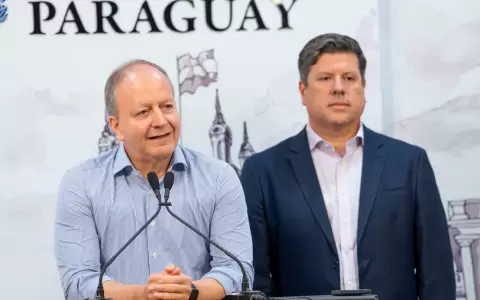 Carlos Fern�ndez Valdivinos y Javier Gim�nez.