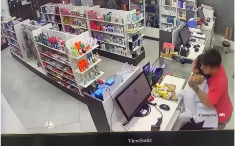 Delicuente golpe� a la cajera.