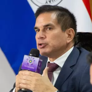 Ministro Baruja internado tras pico de presi�n durante reuni�n con diputados