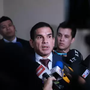 Vi�ticos en la mira del MUVH: Baruja rinde gastos de viaje a Espa�a y surgen dudas por coincidencia en montos no documentados